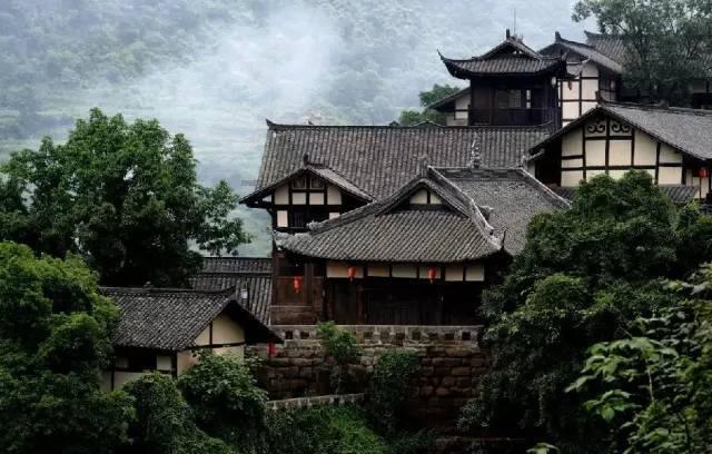 时尚民族风装扮